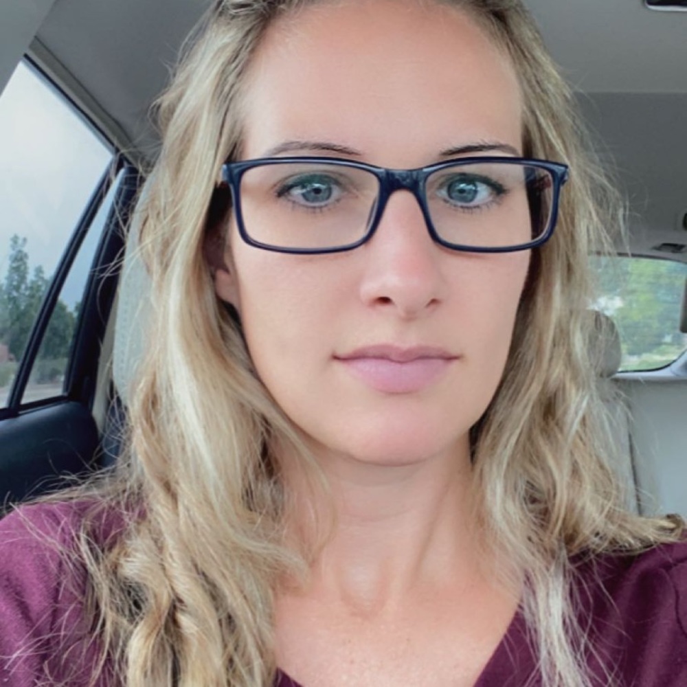 Meet your Posher, Larissa